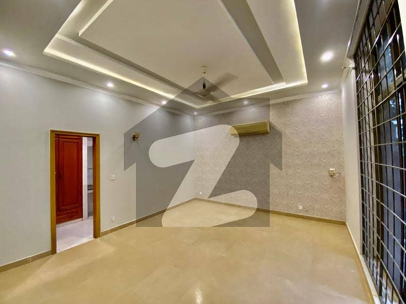 2-KANAL FULL HOUSE 6-BED, 7 Bathrooms in DHA Phase 1