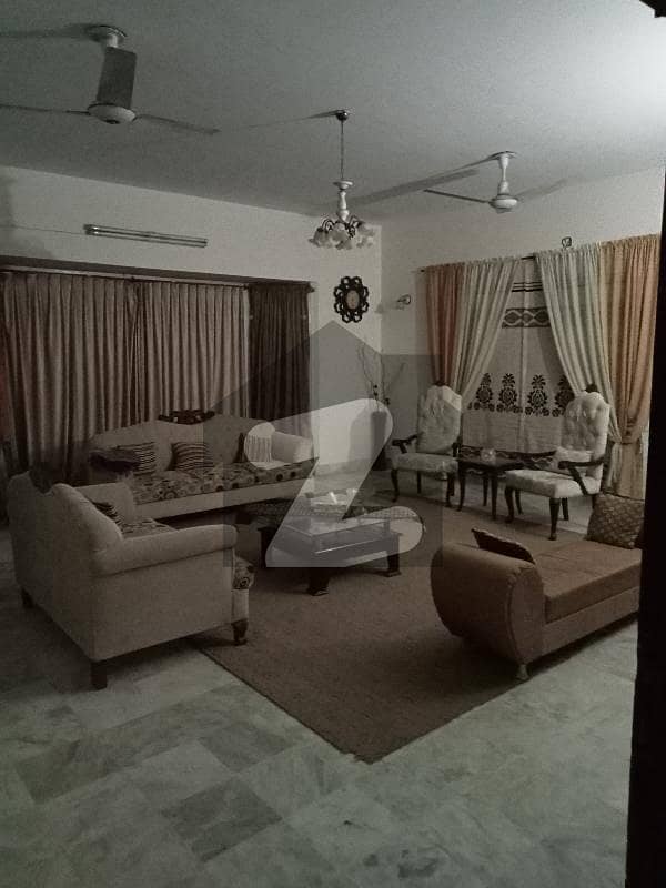 نارتھ ناظم آباد ۔ بلاک بی نارتھ ناظم آباد کراچی میں 7 کمروں کا 2 کنال مکان 2.5 لاکھ میں کرایہ پر دستیاب ہے۔