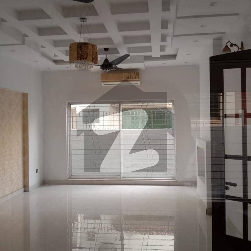 ڈی ایچ اے فیز 6 - بلاک ای فیز 6 ڈیفنس (ڈی ایچ اے) لاہور میں 3 کمروں کا 1 کنال بالائی پورشن 1.2 لاکھ میں کرایہ پر دستیاب ہے۔