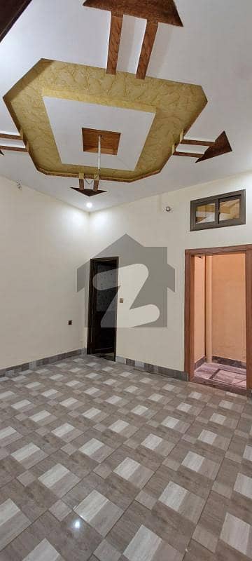 کشمیر روڈ سیالکوٹ میں 5 کمروں کا 5 مرلہ مکان 50 ہزار میں کرایہ پر دستیاب ہے۔