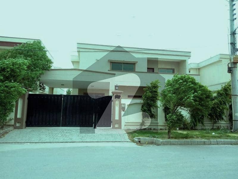 پی اے ایف فالکن کمپلیکس گلبرگ,لاہور میں 5 کمروں کا 1 کنال مکان 2.25 لاکھ میں کرایہ پر دستیاب ہے۔
