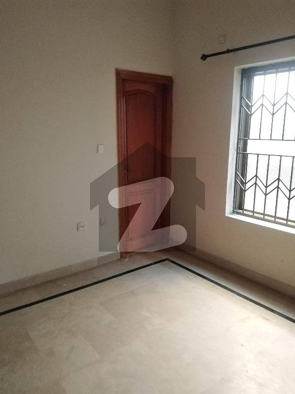 700 Square Feel 2 beds Tvl Kitchen Attached Baths Neat Family Flat For Sale In Gulraiz