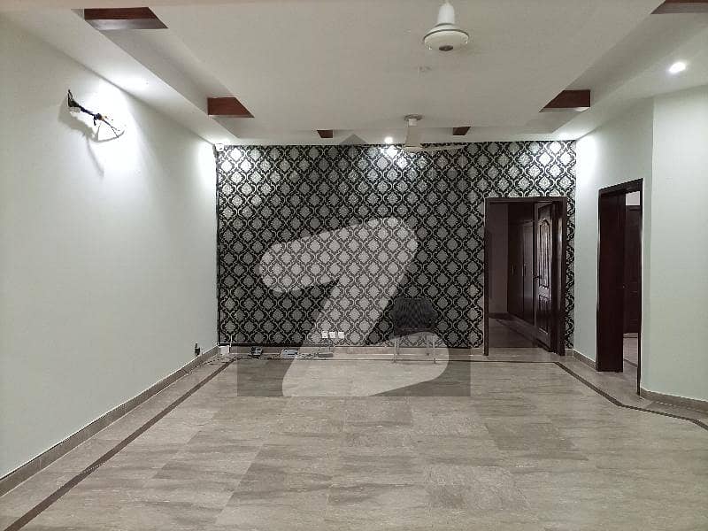 10 Marla Beautiful House For Rent In Paragon City Lahore With Gas
