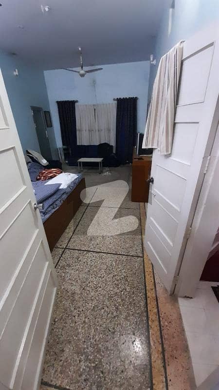 نارتھ ناظم آباد ۔ بلاک ایل نارتھ ناظم آباد کراچی میں 8 کمروں کا 9 مرلہ مکان 4.85 کروڑ میں برائے فروخت۔