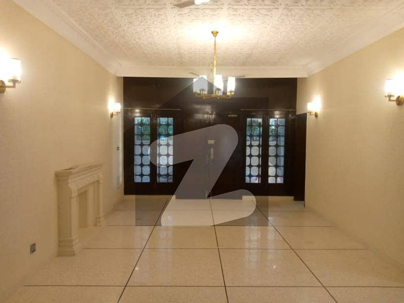 ای ۔ 7 اسلام آباد میں 6 کمروں کا 2.4 کنال مکان 8.75 لاکھ میں کرایہ پر دستیاب ہے۔