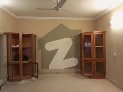 ایف ۔ 10 اسلام آباد میں 5 کمروں کا 12 مرلہ مکان 3.25 لاکھ میں کرایہ پر دستیاب ہے۔