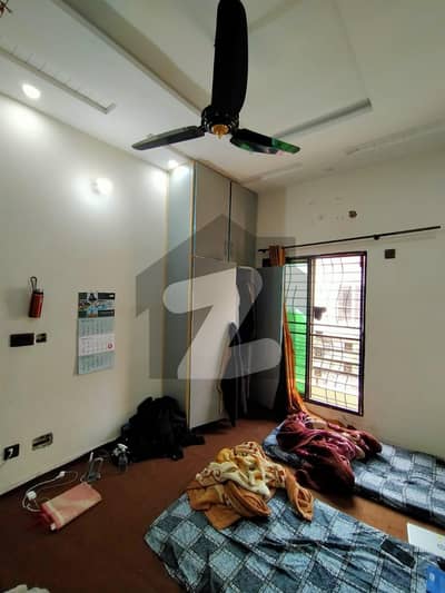 مسلم ٹاؤن لاہور میں 5 کمروں کا 3 مرلہ مکان 1.12 کروڑ میں برائے فروخت۔