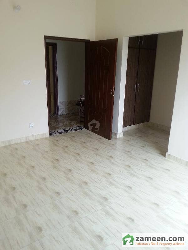 Brand New Room Near Ucp And Emporium Mall Lahore For Rent