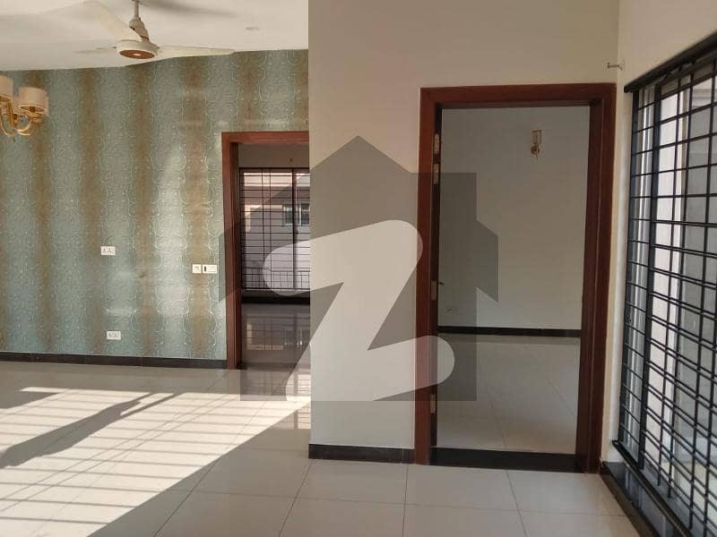 ایڈن سٹی ایڈن لاہور میں 3 کمروں کا 1 کنال بالائی پورشن 75 ہزار میں کرایہ پر دستیاب ہے۔