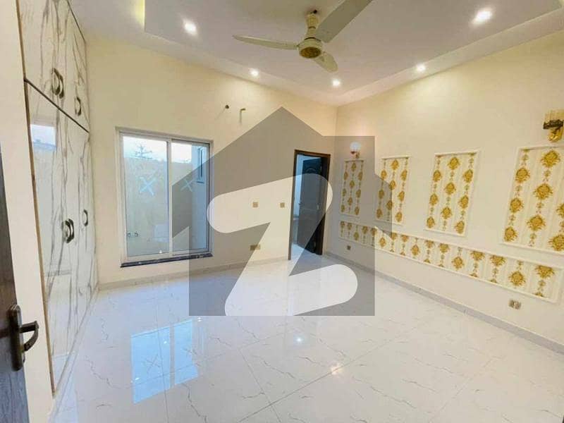 بینکرز کوآپریٹو ہاؤسنگ سوسائٹی لاہور میں 5 کمروں کا 5 مرلہ مکان 1.9 کروڑ میں برائے فروخت۔