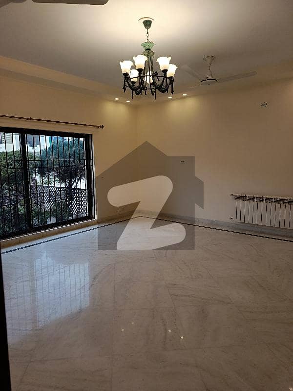 F11 Executive Level House 2 Storey Very Spacious 5 Beds Drawing And Dinning