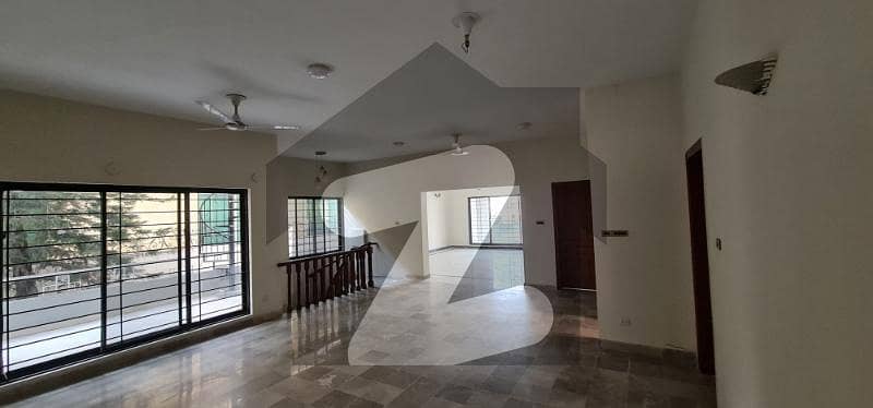 F-11/2: Beautiful 666 Yards Double Unit House, Main Margalla Road, Front Open, 6 Bedrooms, Spacious Lawns, Both Inside & Outside, Price 19 Crores