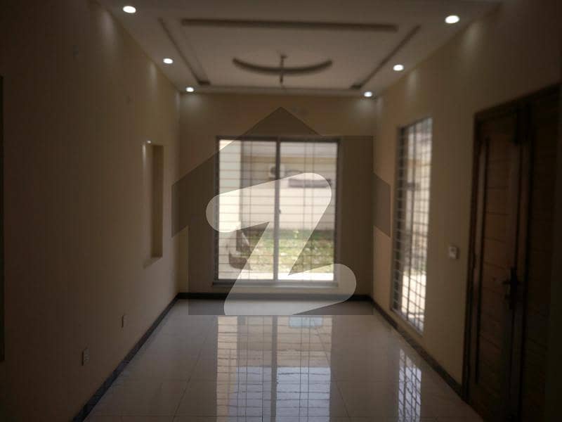 10 Marla Luxury Upper Portion For Rent In Paragon City Lahore
