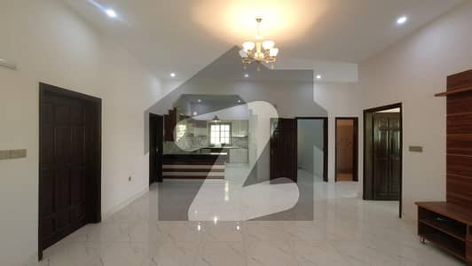 Double Storey 400 Square Yards House Available In Saadi Town For sale