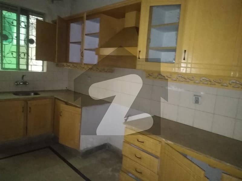 ماڈل ٹاؤن ۔ بلاک این ماڈل ٹاؤن لاہور میں 6 کمروں کا 1 کنال مکان 4.75 کروڑ میں برائے فروخت۔