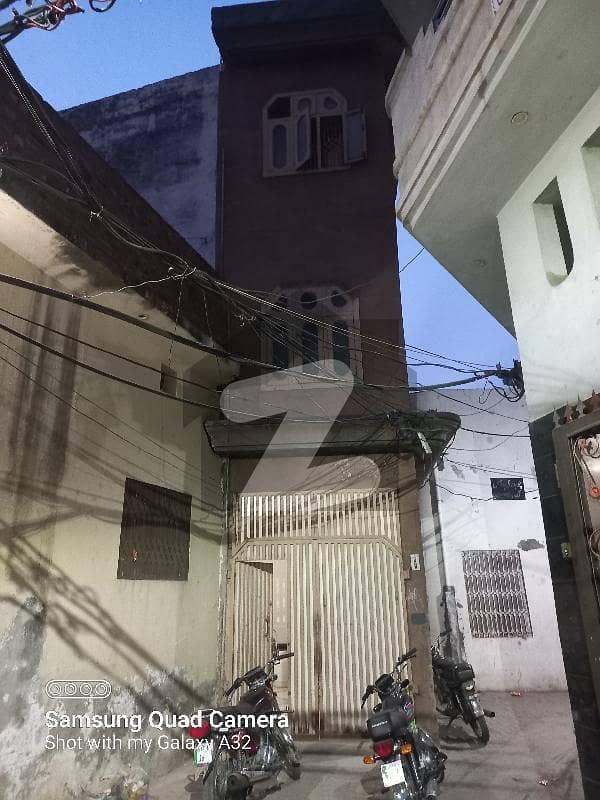 حاجی پورہ روڈ سیالکوٹ میں 6 کمروں کا 5 مرلہ مکان 2.4 کروڑ میں برائے فروخت۔