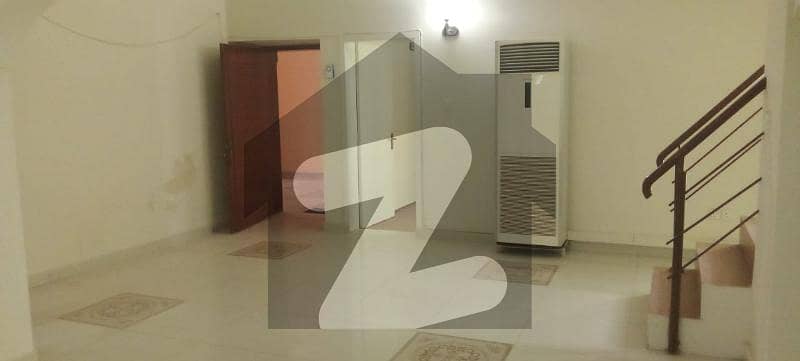 ایف ۔ 6/1 ایف ۔ 6 اسلام آباد میں 3 کمروں کا 18 مرلہ مکان 2.5 لاکھ میں کرایہ پر دستیاب ہے۔