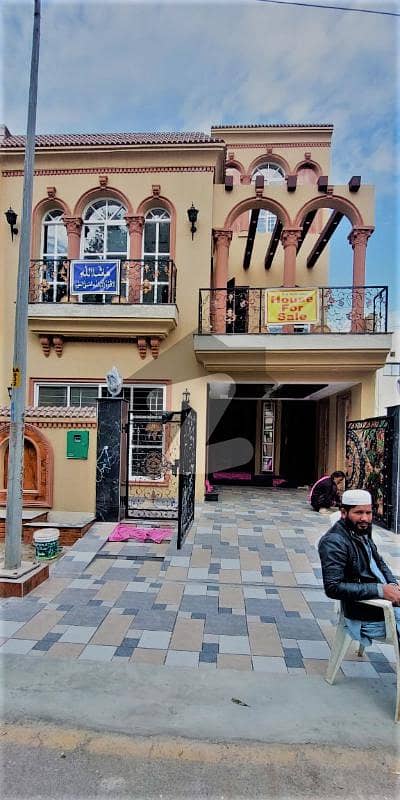 بحریہ ٹاؤن ۔ بلاک اے اے بحریہ ٹاؤن سیکٹرڈی بحریہ ٹاؤن لاہور میں 3 کمروں کا 5 مرلہ مکان 1.65 کروڑ میں برائے فروخت۔