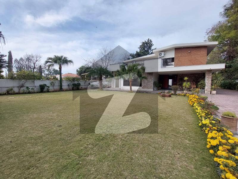 Renovated 5 Bedrooms  With Green Lawn Full House Available In F-6 For Rent