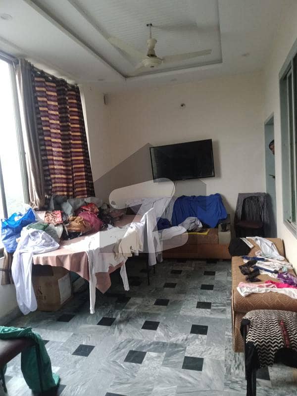 ماڈل ٹاؤن ایکسٹینشن ماڈل ٹاؤن لاہور میں 3 کمروں کا 5 مرلہ بالائی پورشن 40 ہزار میں کرایہ پر دستیاب ہے۔