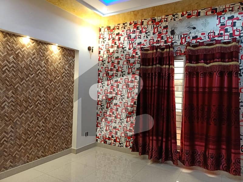 پنجاب یونیورسٹی سوسائٹی فیز 2 پنجاب یونیورسٹی ایمپلائیز سوسائٹی لاہور میں 5 کمروں کا 7 مرلہ مکان 2.5 کروڑ میں برائے فروخت۔