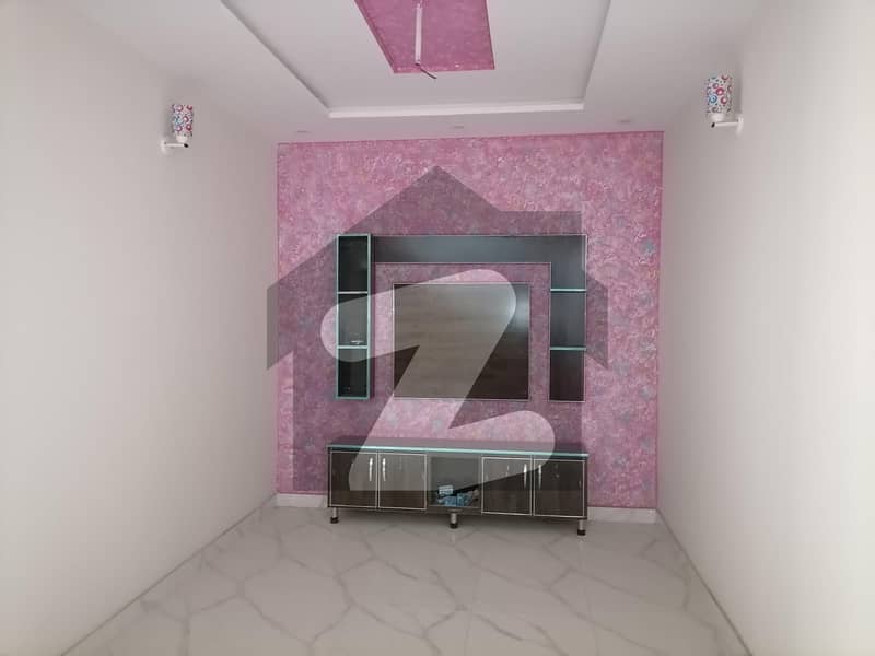 احمد ایوینیو لاہور میں 3 کمروں کا 5 مرلہ مکان 1.4 کروڑ میں برائے فروخت۔