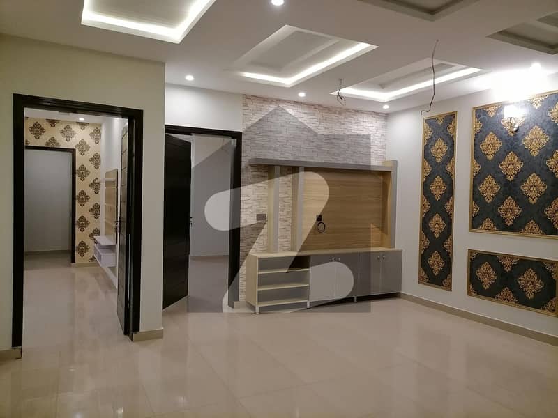 نشیمنِ اقبال فیز 2 نشیمنِ اقبال لاہور میں 6 کمروں کا 11 مرلہ مکان 3.5 کروڑ میں برائے فروخت۔