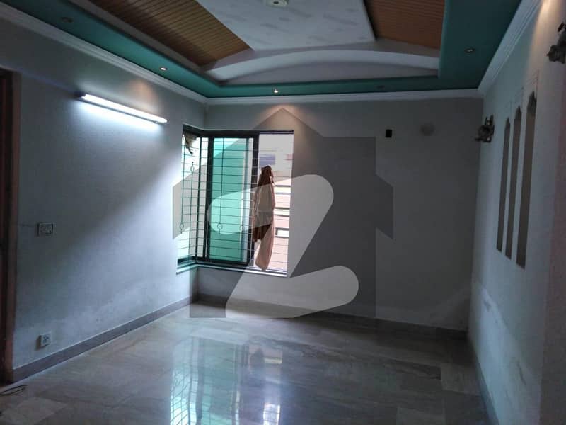 نیو مسلم ٹاؤن - بلاک اے نیو مسلم ٹاؤن لاہور میں 3 کمروں کا 1.5 کنال مکان 9 کروڑ میں برائے فروخت۔