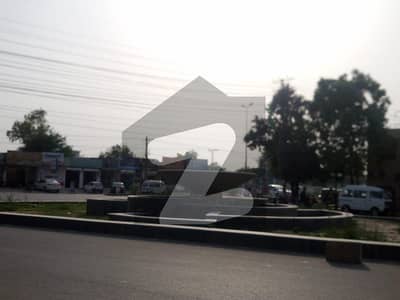 پیراگون سٹی ۔ ایگزیکیٹو بلاک پیراگون سٹی لاہور میں 4 کنال رہائشی پلاٹ 11 کروڑ میں برائے فروخت۔