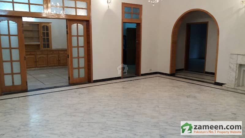 F-10/3 Investor Price 444 Sq Yd Double Storey House For Sale Beautiful Location