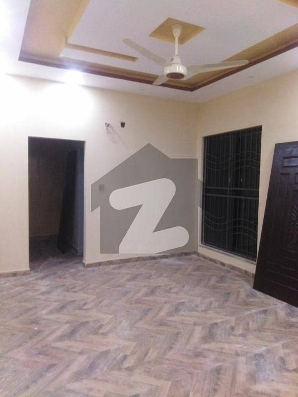 گلدشت ٹاؤن ۔ بلاک اے گُلدشت ٹاؤن لاہور میں 2 کمروں کا 1 کنال بالائی پورشن 65 ہزار میں کرایہ پر دستیاب ہے۔