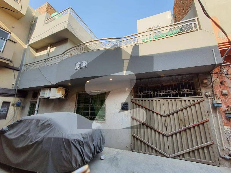 والٹن روڈ لاہور میں 5 کمروں کا 4 مرلہ مکان 1.6 کروڑ میں برائے فروخت۔
