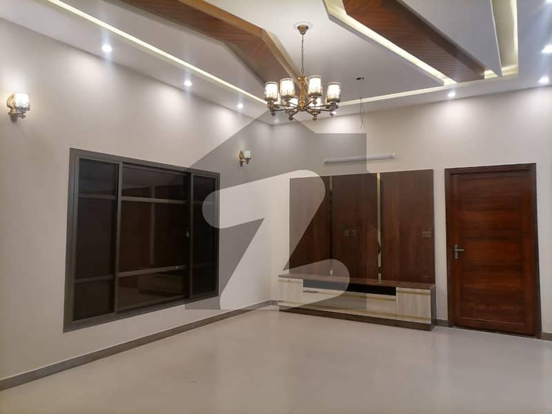 West Open House Sized 400 Square Yards Is Available For sale In Saadi Road