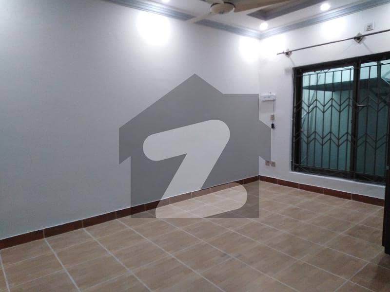 2 Bedroom Lower Ground available for Rent 2 Bedroom Lower Ground available for Rent