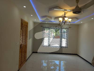 فیصل ٹاؤن - ایف ۔ 18 اسلام آباد میں 7 کمروں کا 14 مرلہ مکان 4.5 کروڑ میں برائے فروخت۔