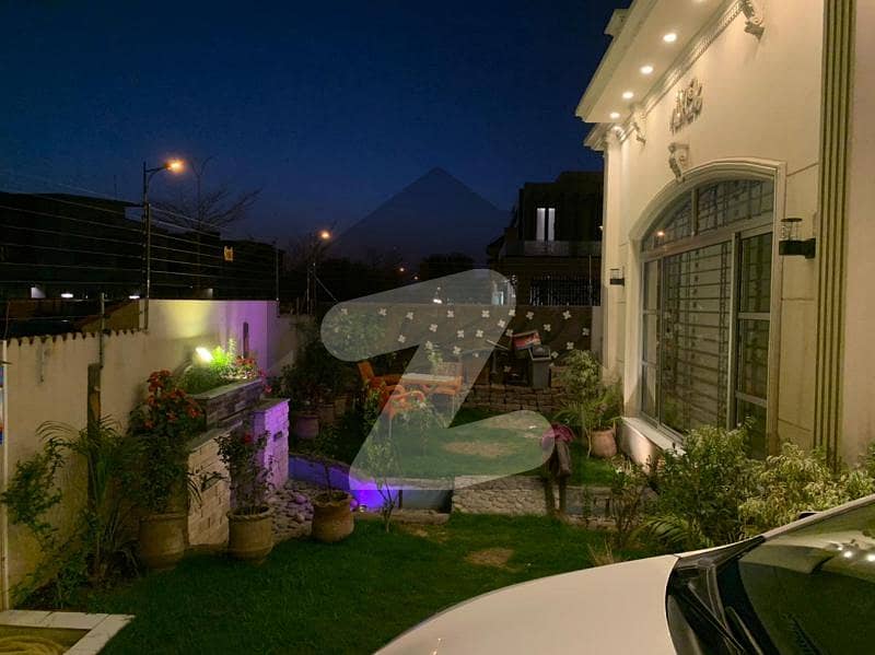 Luxurious Lower Portion Upper Lock Fully Garage Luxurious Lower Portion Upper Lock Fully Garage