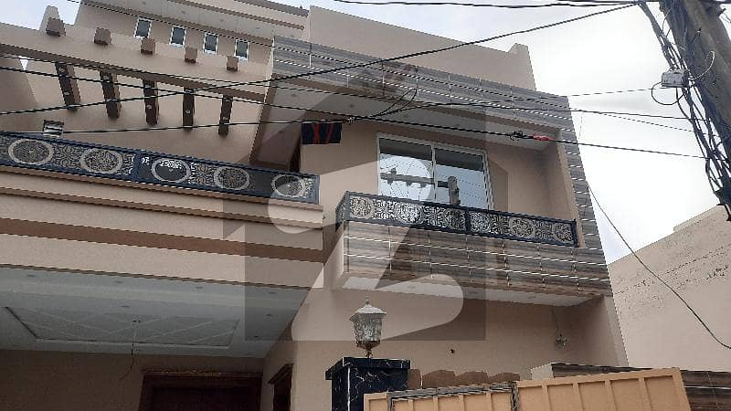 پی سی ایس آئی آر سٹاف کالونی لاہور میں 5 کمروں کا 8 مرلہ مکان 2.7 کروڑ میں برائے فروخت۔