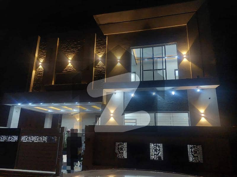 بینکرس ایوینیو کوآپریٹو ہاؤسنگ سوسائٹی لاہور میں 4 کمروں کا 9 مرلہ مکان 2.9 کروڑ میں برائے فروخت۔