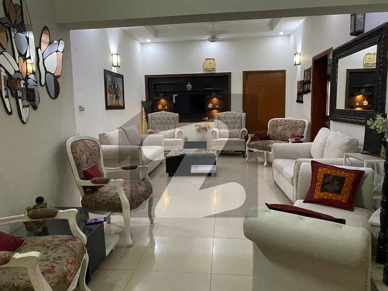 صدر راولپنڈی میں 7 کمروں کا 1 کنال مکان 7.3 کروڑ میں برائے فروخت۔