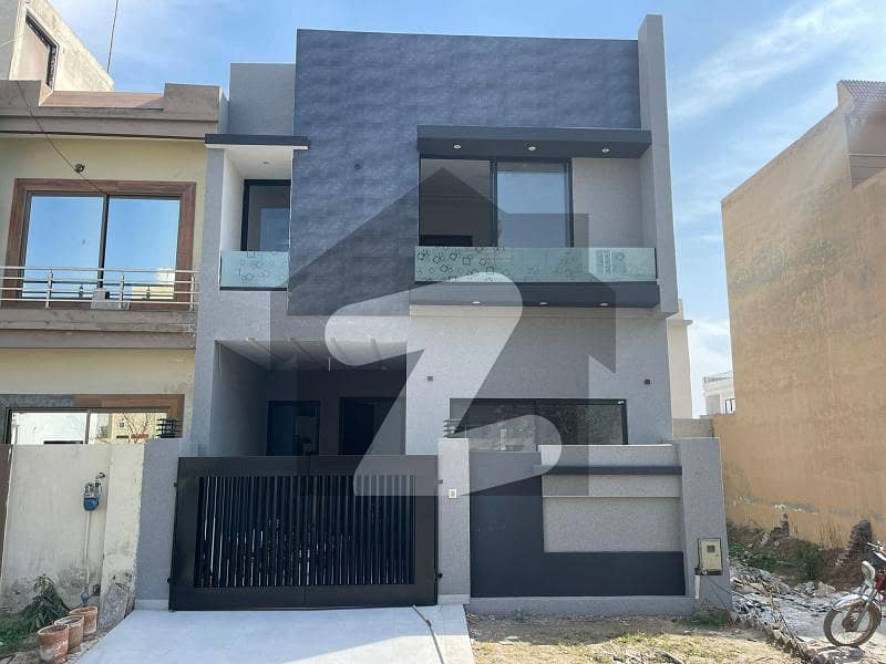 5 Marla Brand New House In Modern Design In M7b Sector With A Construction And Finishing.
