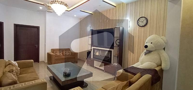 ڈی ایچ اے فیز 8 - بلاک بی ڈی ایچ اے فیز 8 ڈیفنس (ڈی ایچ اے) لاہور میں 4 کمروں کا 10 مرلہ مکان 1.6 لاکھ میں کرایہ پر دستیاب ہے۔