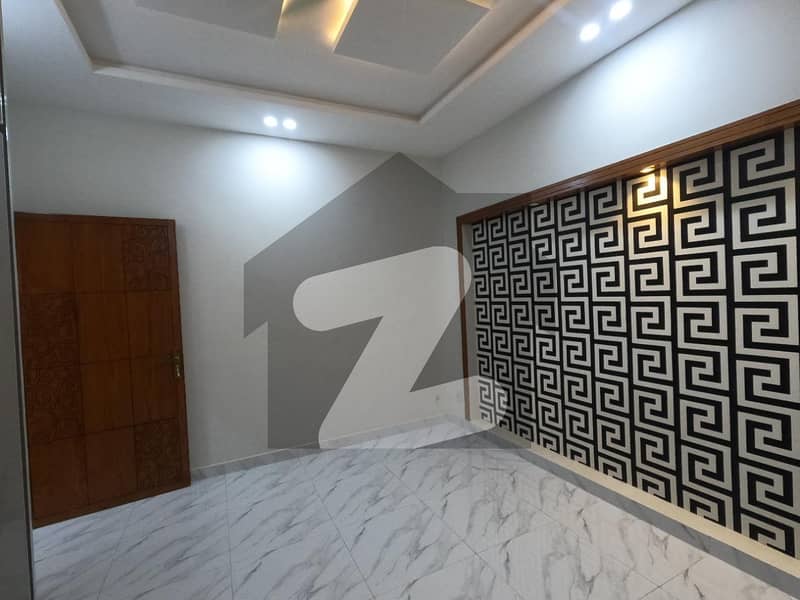 Bahria Town Phase 8 - Block B 8 Marla House Up For rent