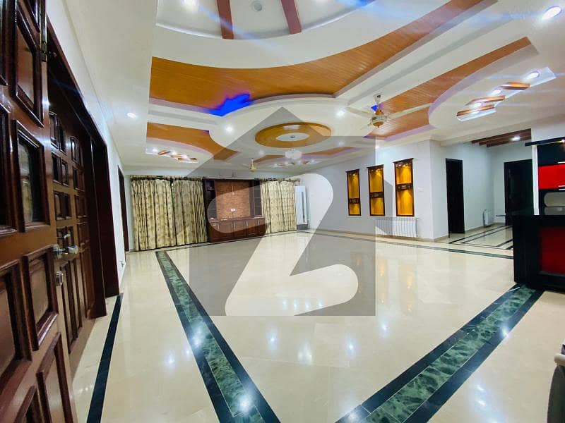ایف ۔ 7 اسلام آباد میں 5 کمروں کا 1.33 کنال مکان 7 لاکھ میں کرایہ پر دستیاب ہے۔