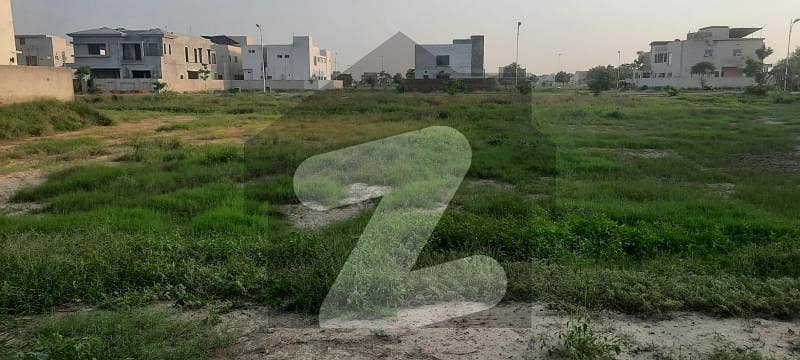 ڈی ایچ اے فیز 8 - بلاک ٹی فیز 8 ڈیفنس (ڈی ایچ اے) لاہور میں 2 کنال رہائشی پلاٹ 12 کروڑ میں برائے فروخت۔