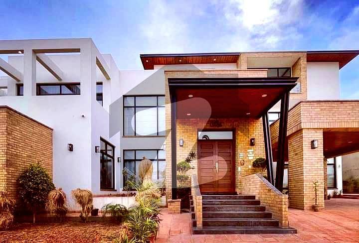 Contemporary 7 Bedrooms House With Huge Lawn In F-8