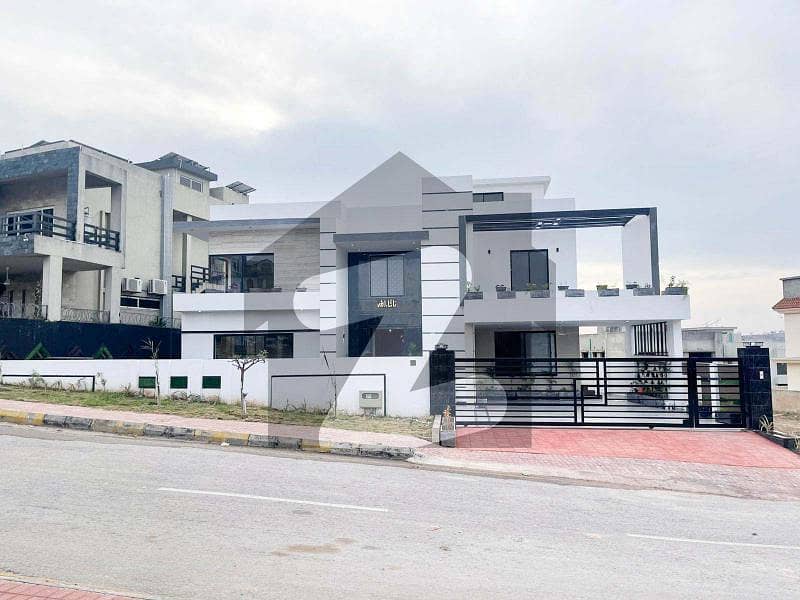 بحریہ ٹاؤن فیز 8 بحریہ ٹاؤن راولپنڈی راولپنڈی میں 6 کمروں کا 1.25 کنال مکان 7.6 کروڑ میں برائے فروخت۔