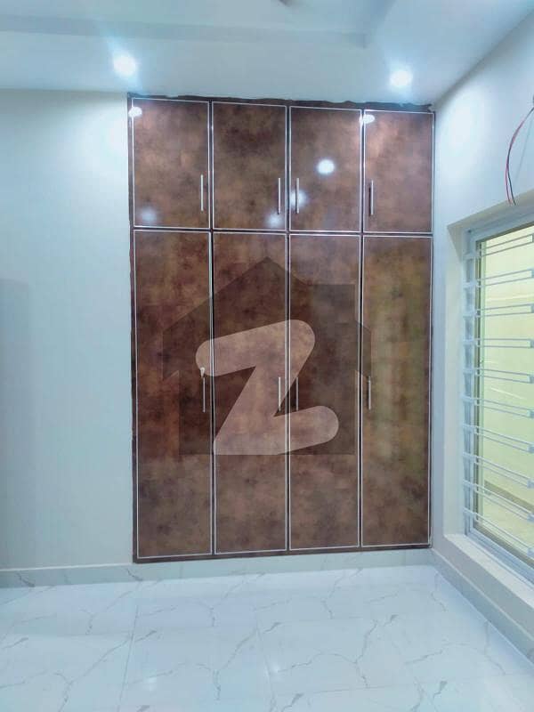 5 Marla Brand New Upper Portion For Rent in Park view city Lahore