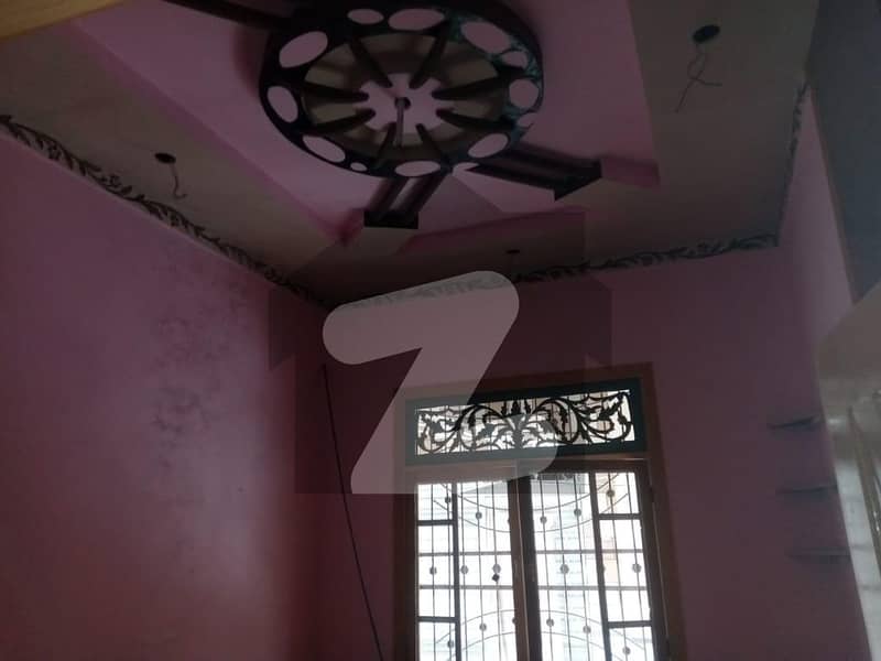 ڈلا زیک روڈ پشاور میں 4 کمروں کا 3 مرلہ مکان 65 لاکھ میں برائے فروخت۔
