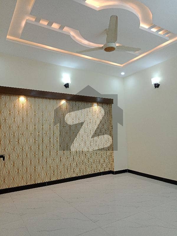 ایف ۔ 11 مرکز ایف ۔ 11 اسلام آباد میں 3 کمروں کا 11 مرلہ فلیٹ 1.5 لاکھ میں کرایہ پر دستیاب ہے۔