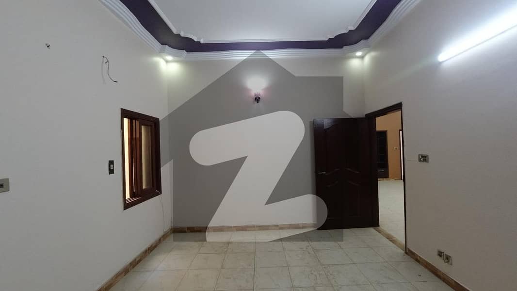 Prime Location House Sized 400 Square Yards In Saadi Town